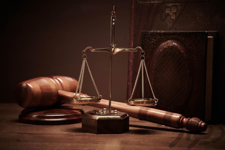 وکیل پایه یک دادگستری و مشاور حقوقی