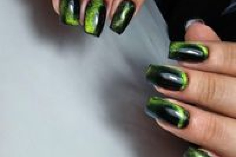 آموزش  طراحی  کاشت ناخن