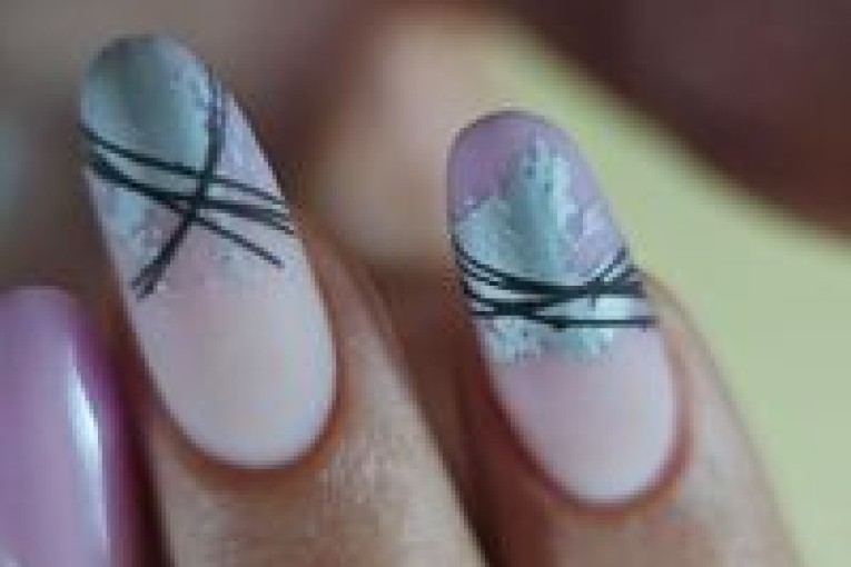 آموزش  طراحی  کاشت ناخن